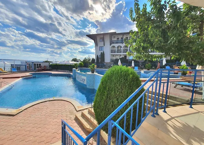 Marina - Vega Village Апартаменти